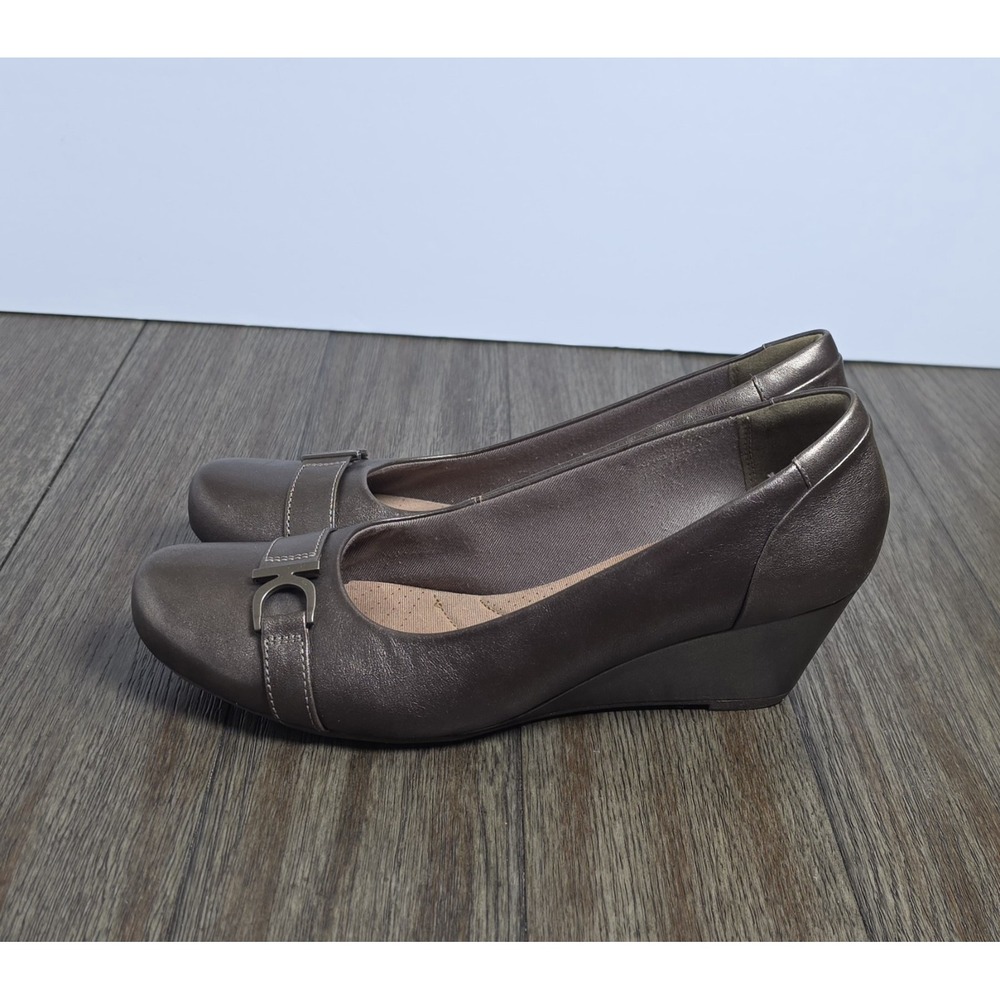 Clarks Bronze Wedge Pump Buckle Detail Subtle Metallic Hue Shoes Size 11 Comfort